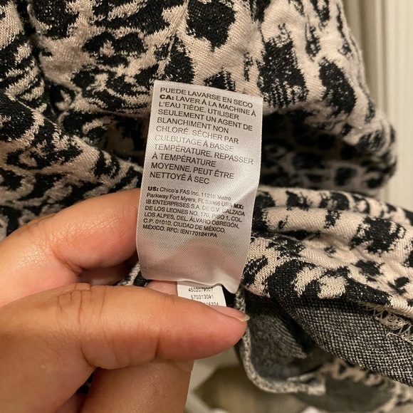 Chicos Animal Print Sweatshirt Blouse Size 2 (L/12) - Picture 7 of 9